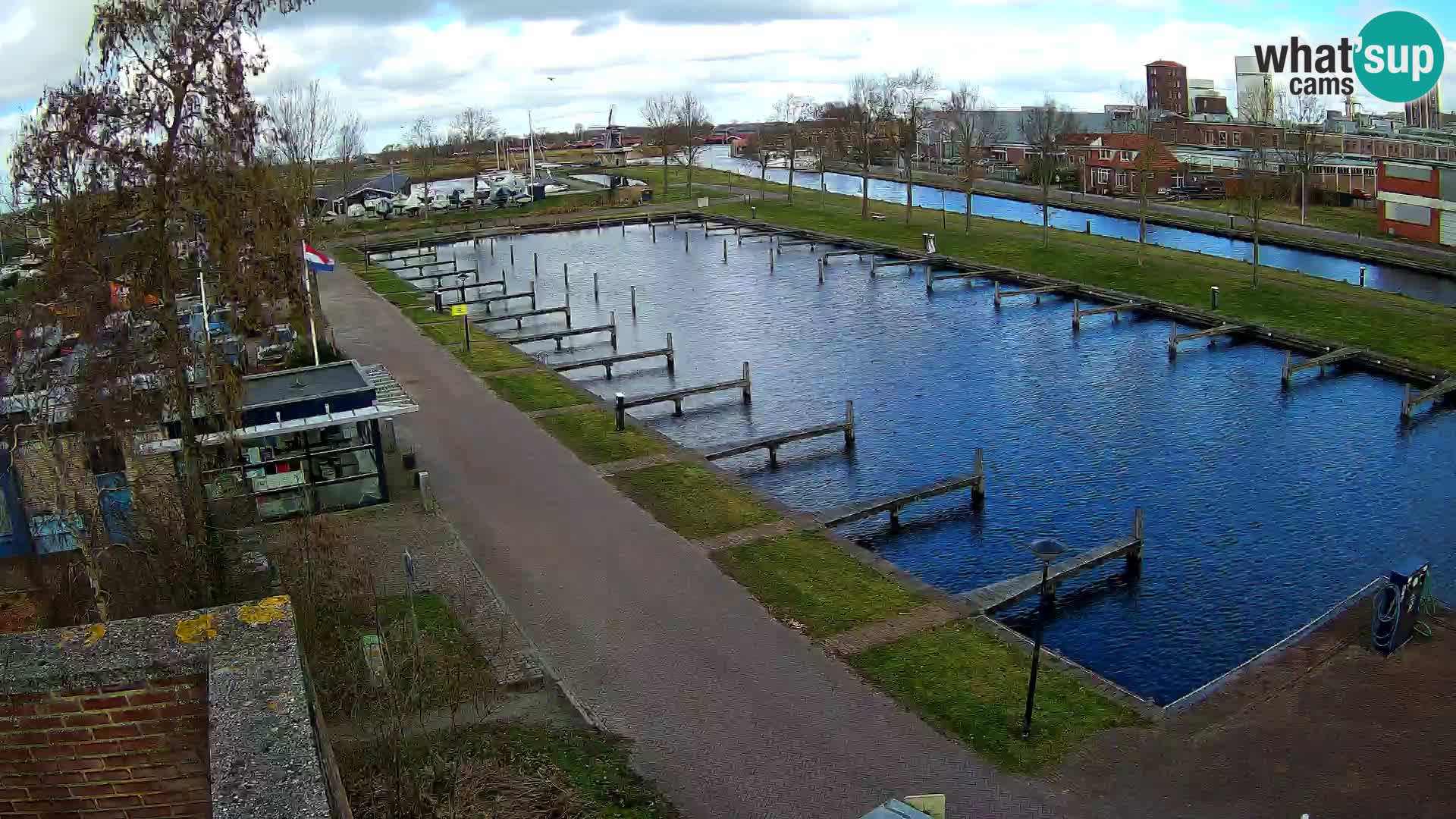 Joure harbour webcam – windmill view