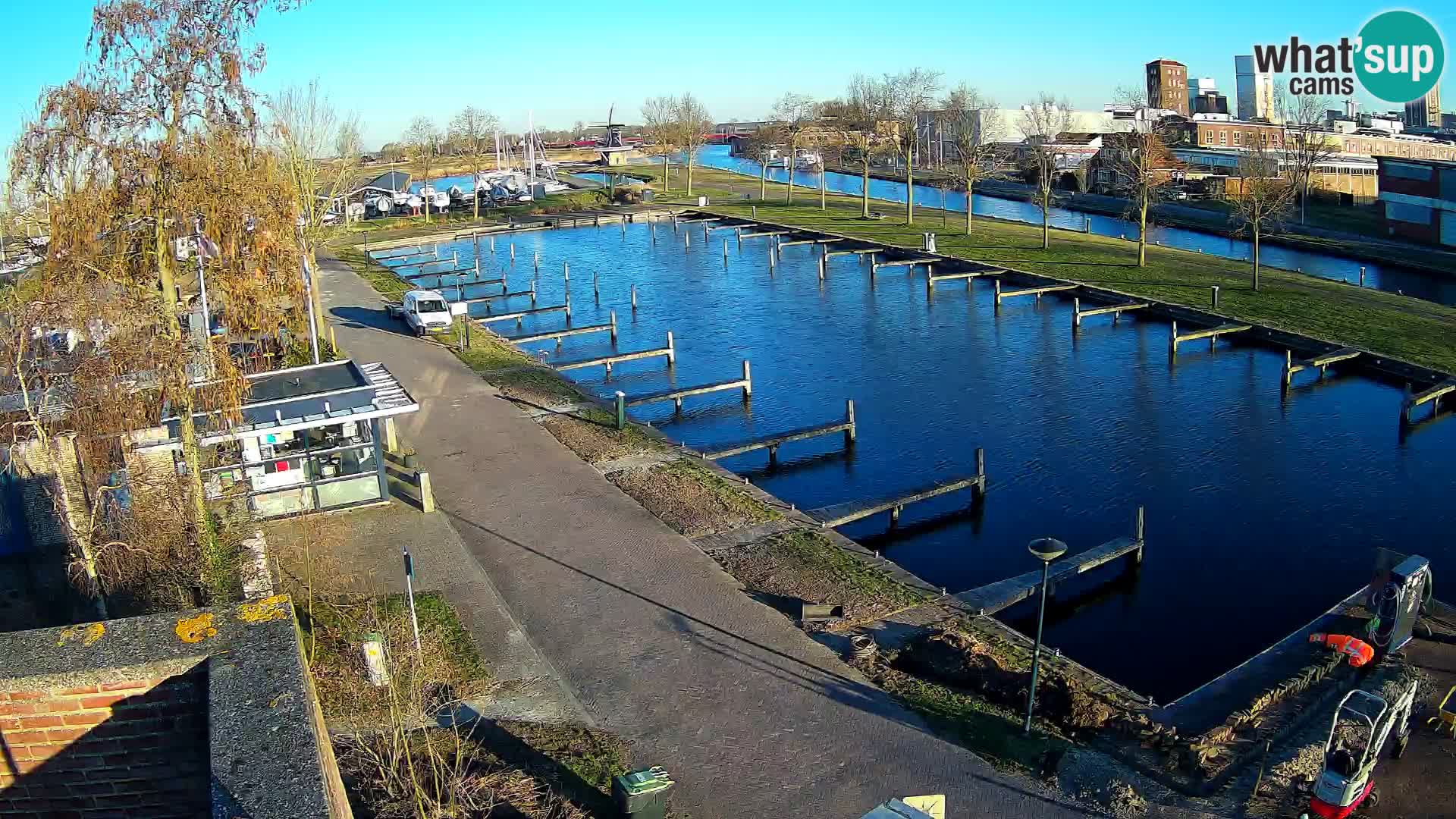 Joure harbour webcam – windmill view