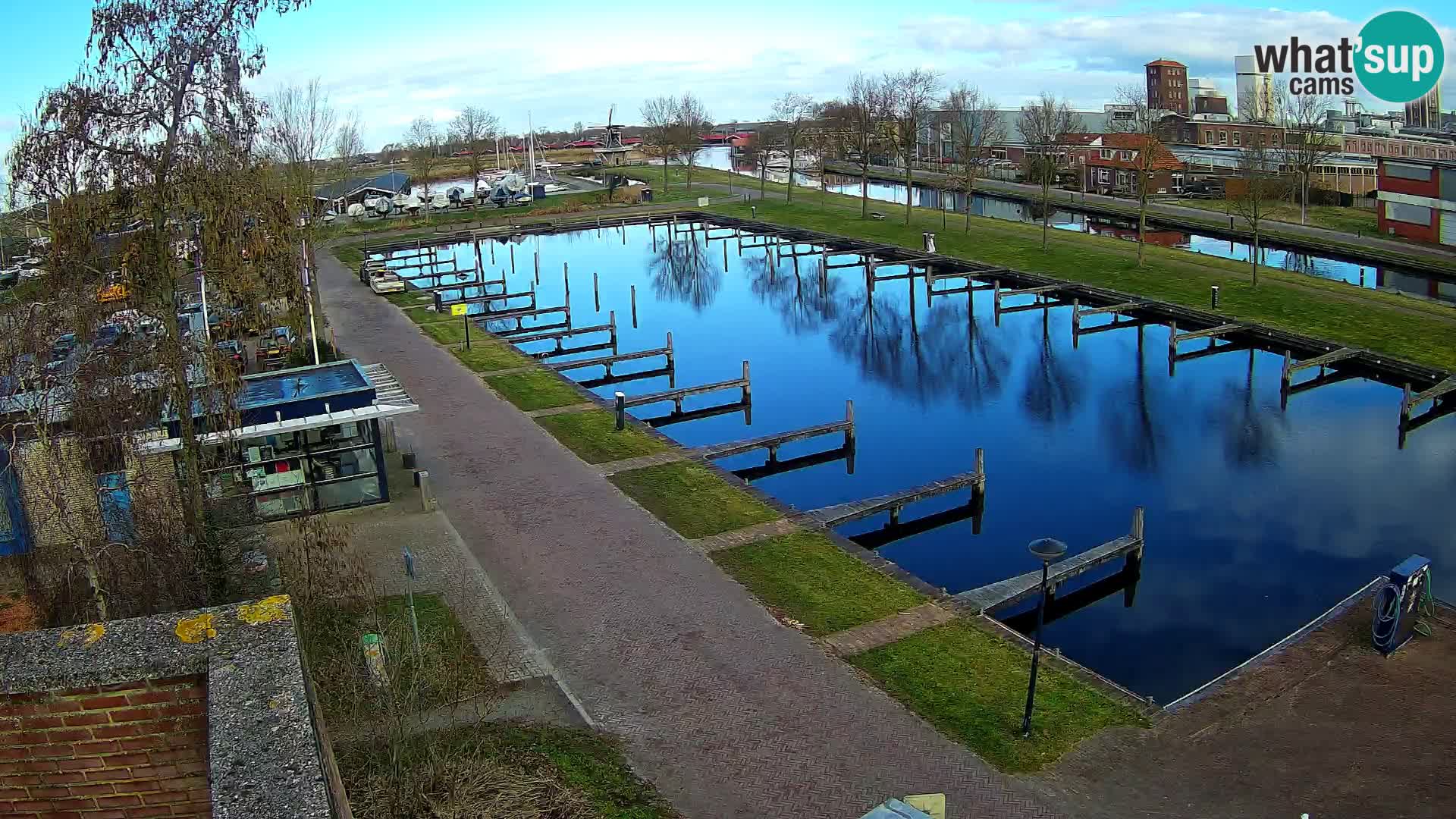 Joure harbour webcam – windmill view