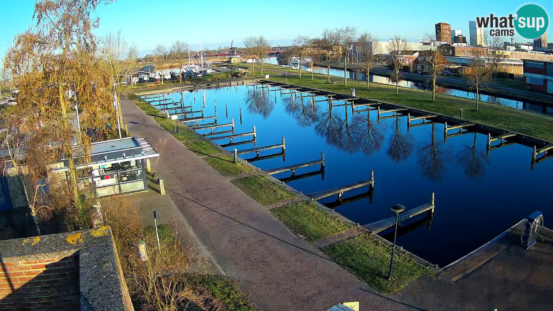 Joure harbour webcam – windmill view