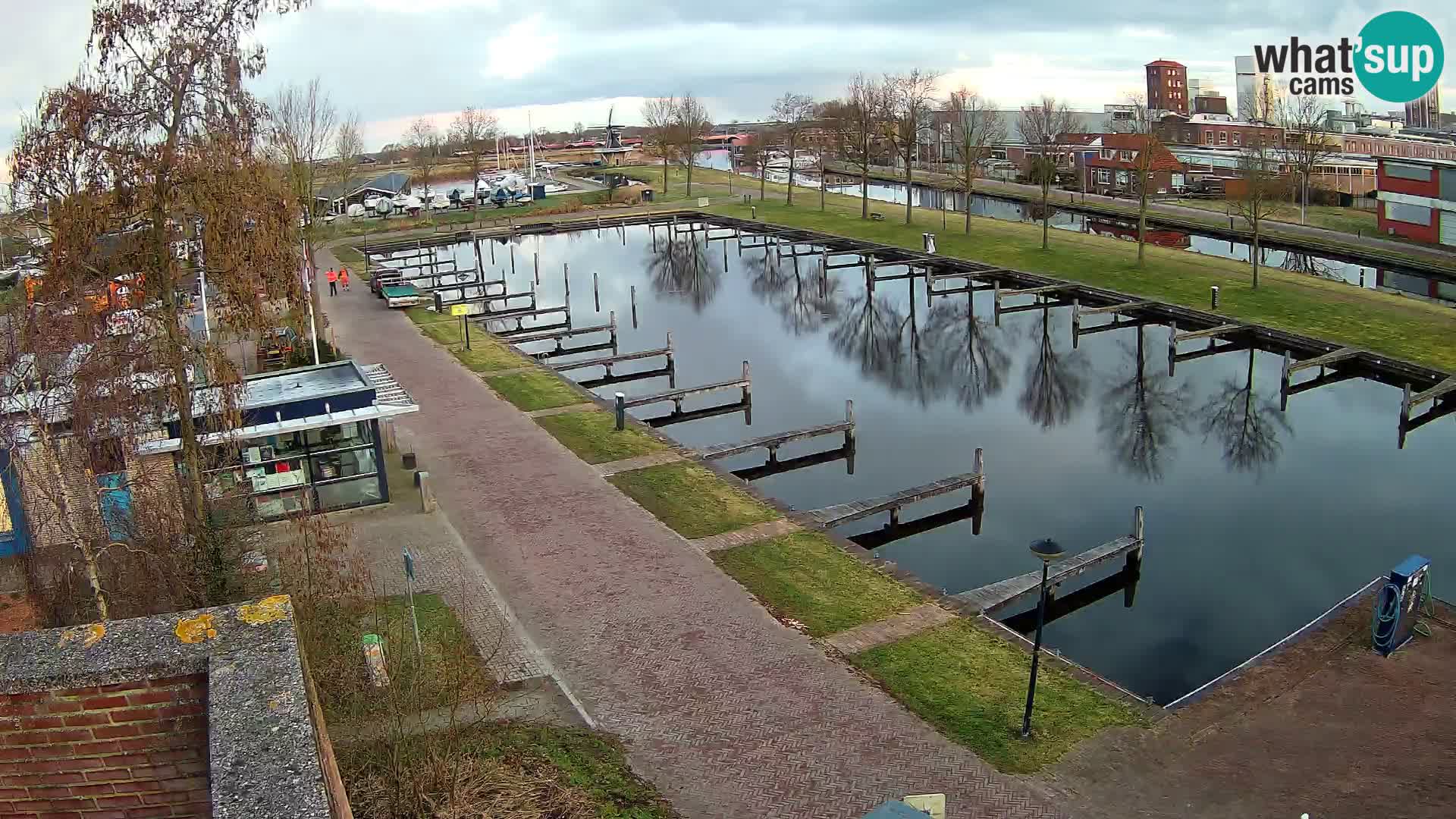 Joure harbour webcam – windmill view