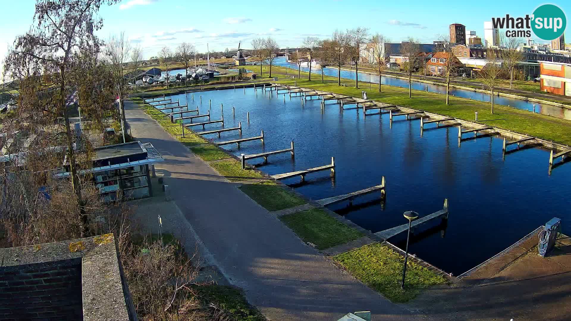 La marina di Joure livecam  – Vista del Mulino a vento