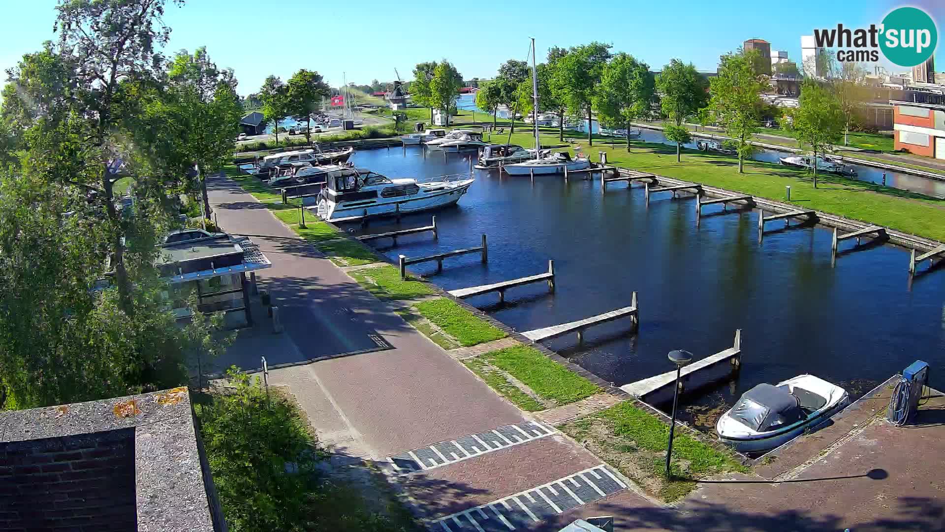 Joure harbour webcam – windmill view