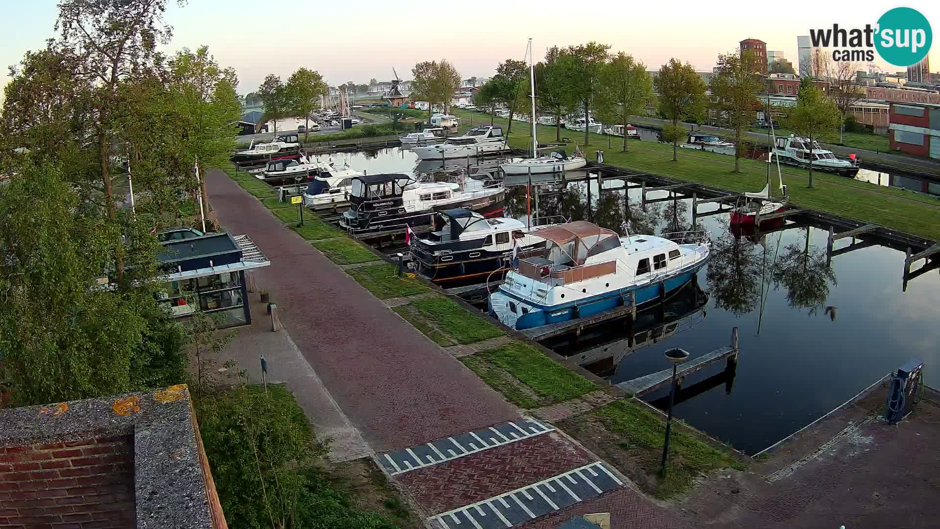 Joure harbour webcam – windmill view
