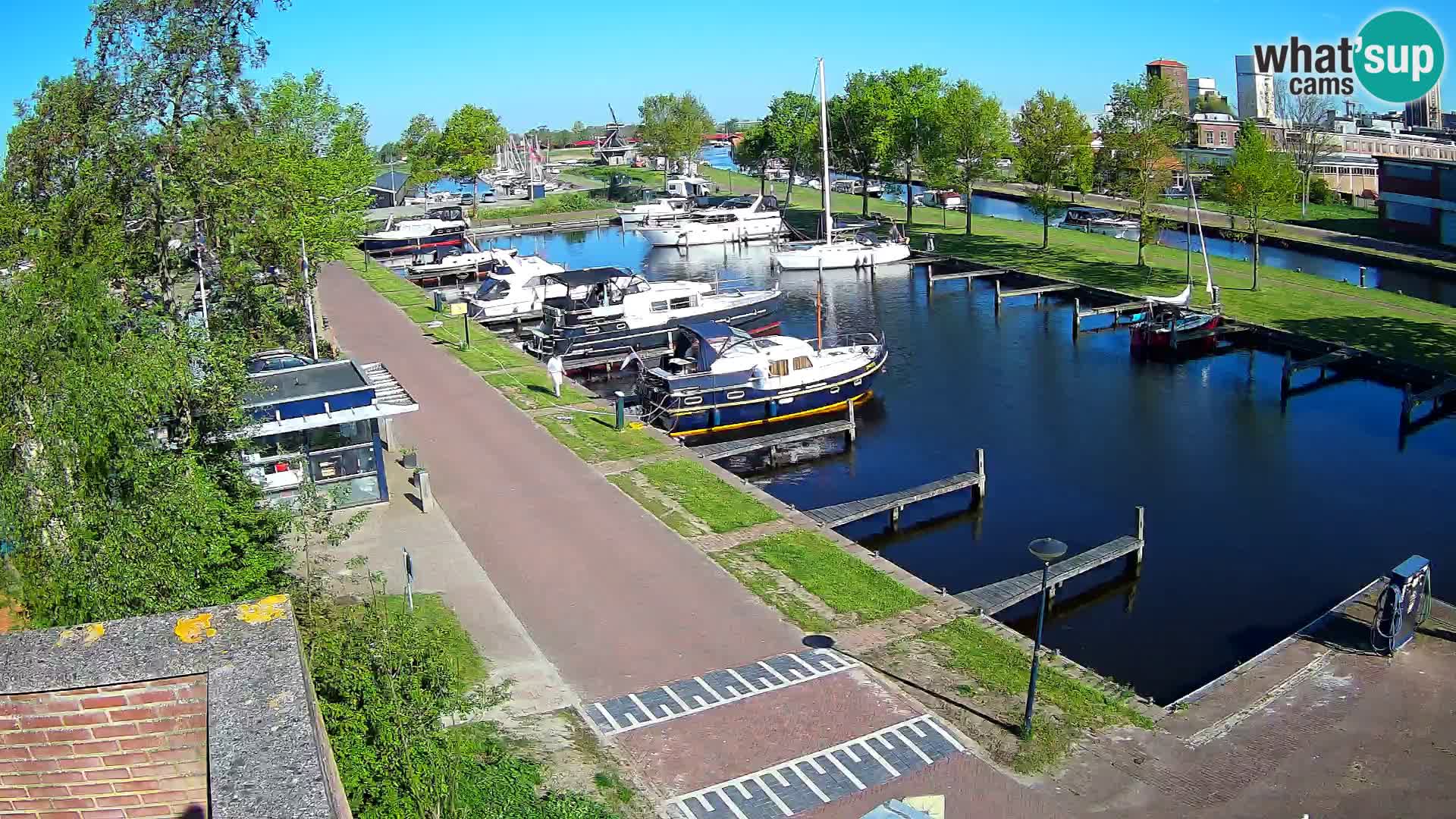 Joure harbour webcam – windmill view