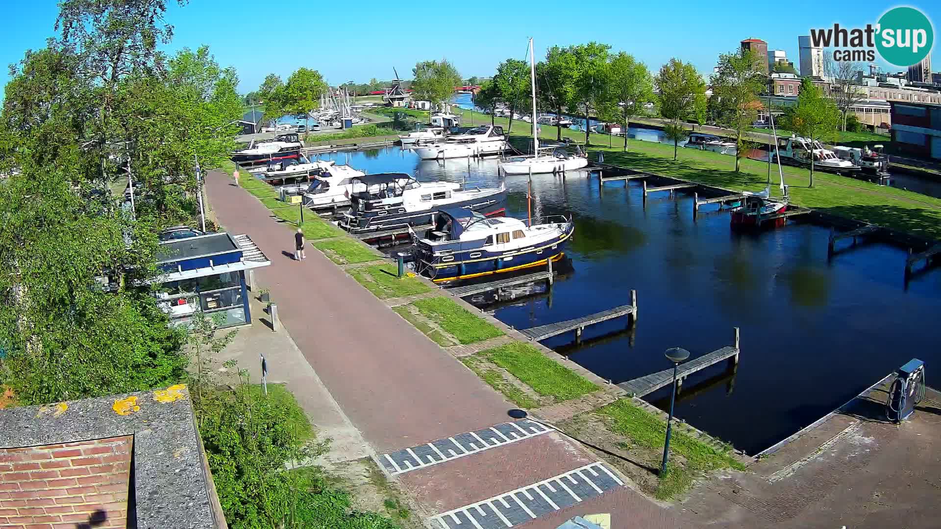 Joure harbour webcam – windmill view