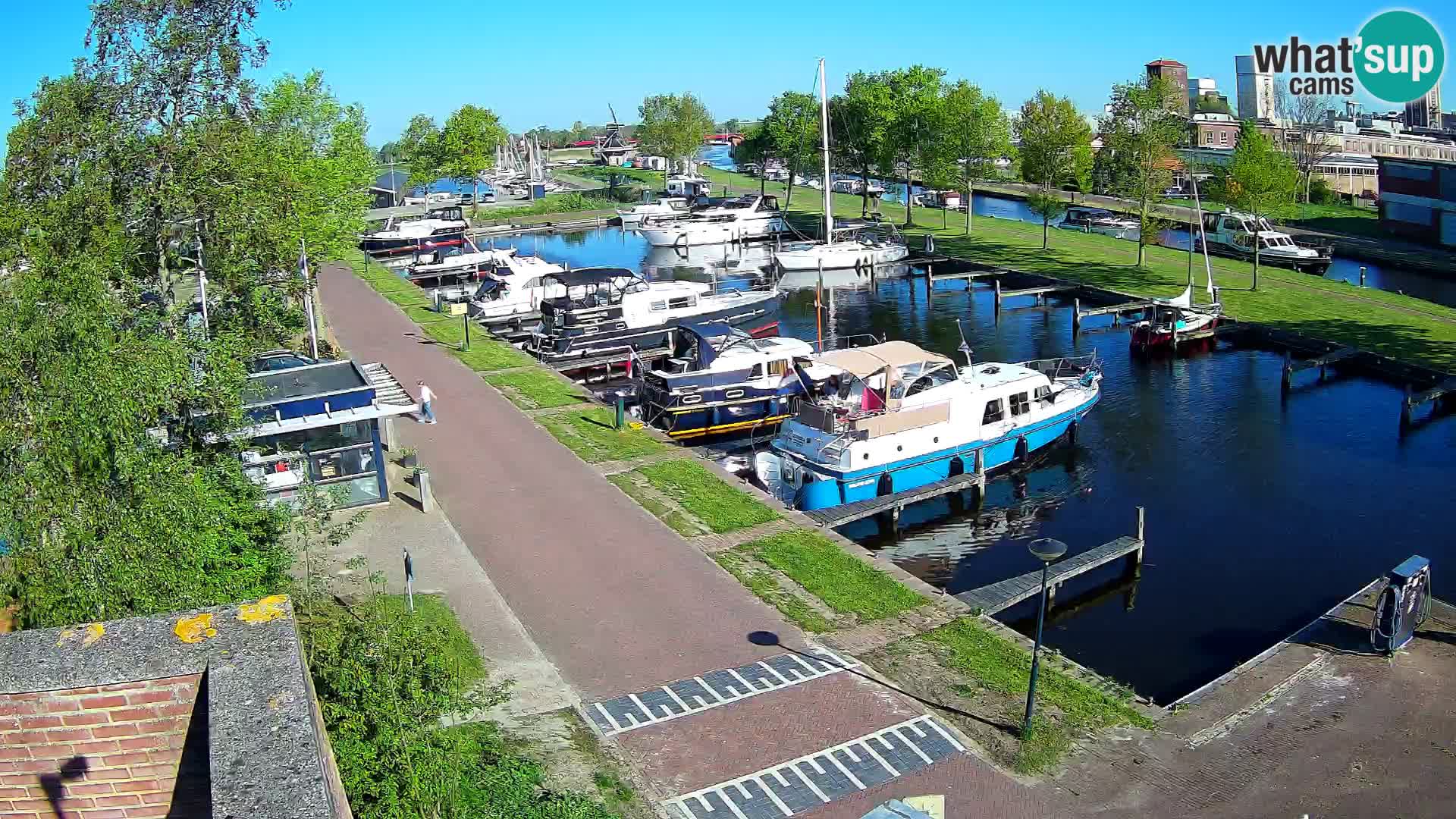 Joure harbour webcam – windmill view