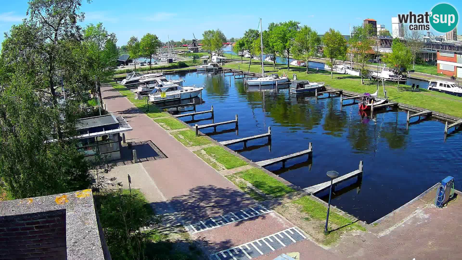 Joure harbour webcam – windmill view