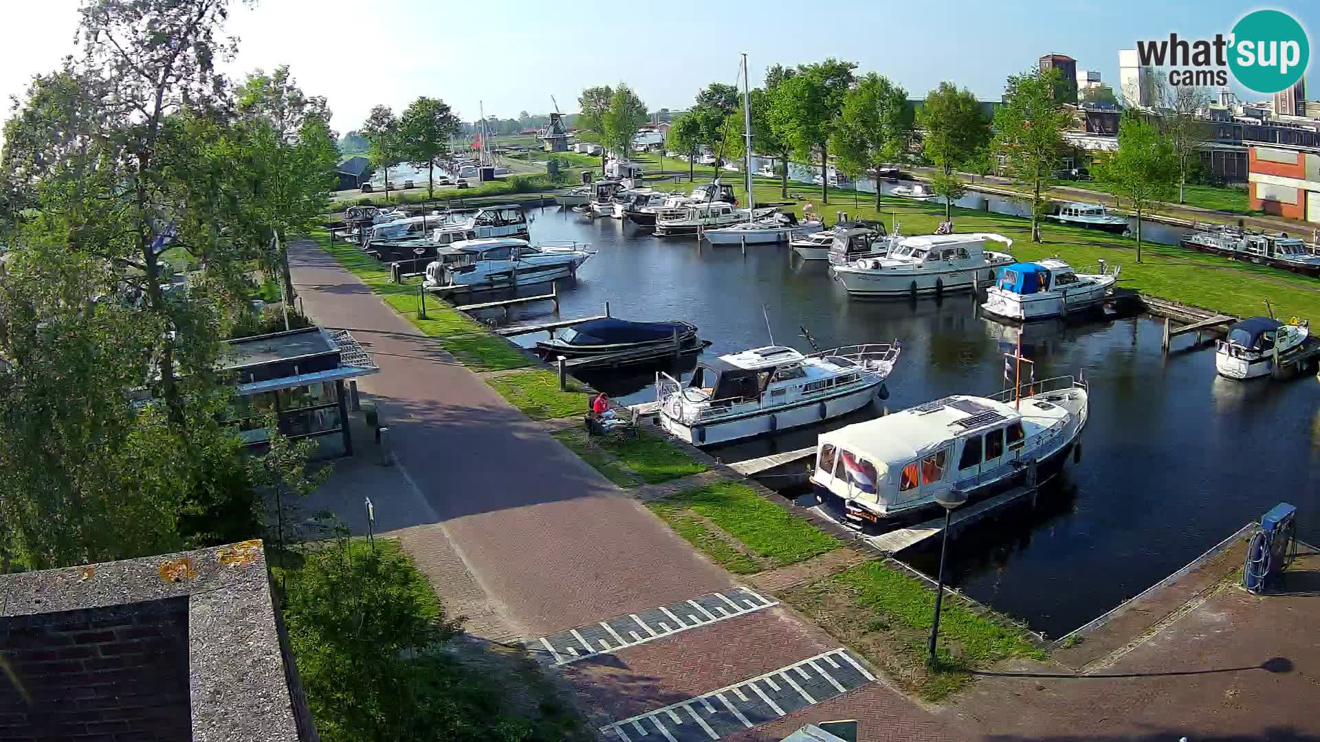 Joure harbour webcam – windmill view