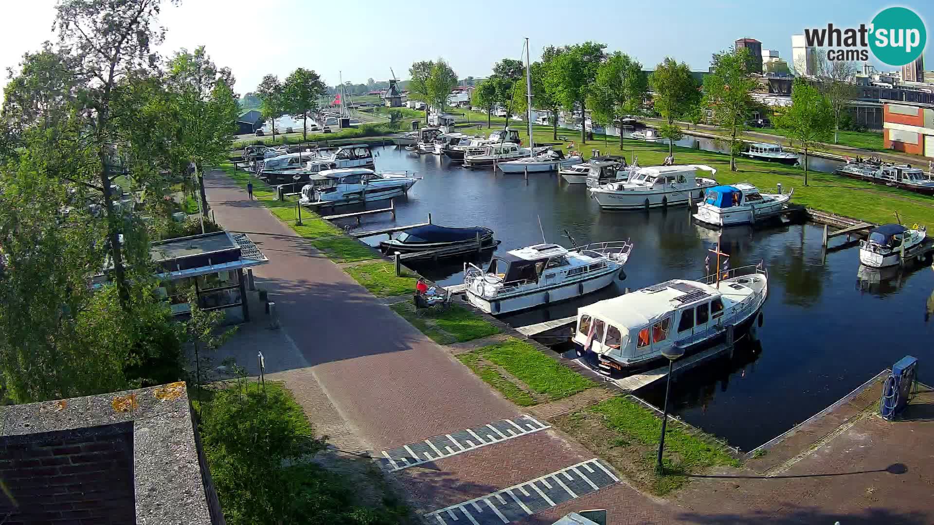 Joure harbour webcam – windmill view