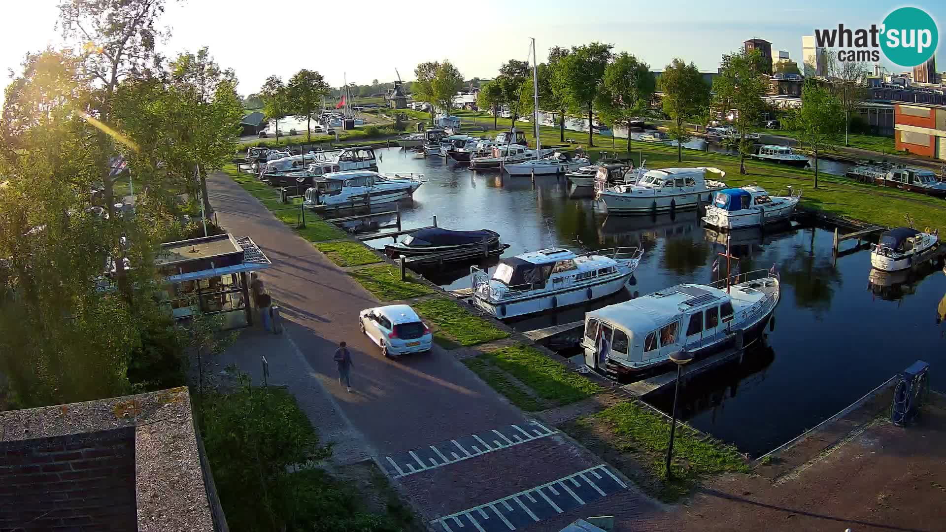 Joure harbour webcam – windmill view