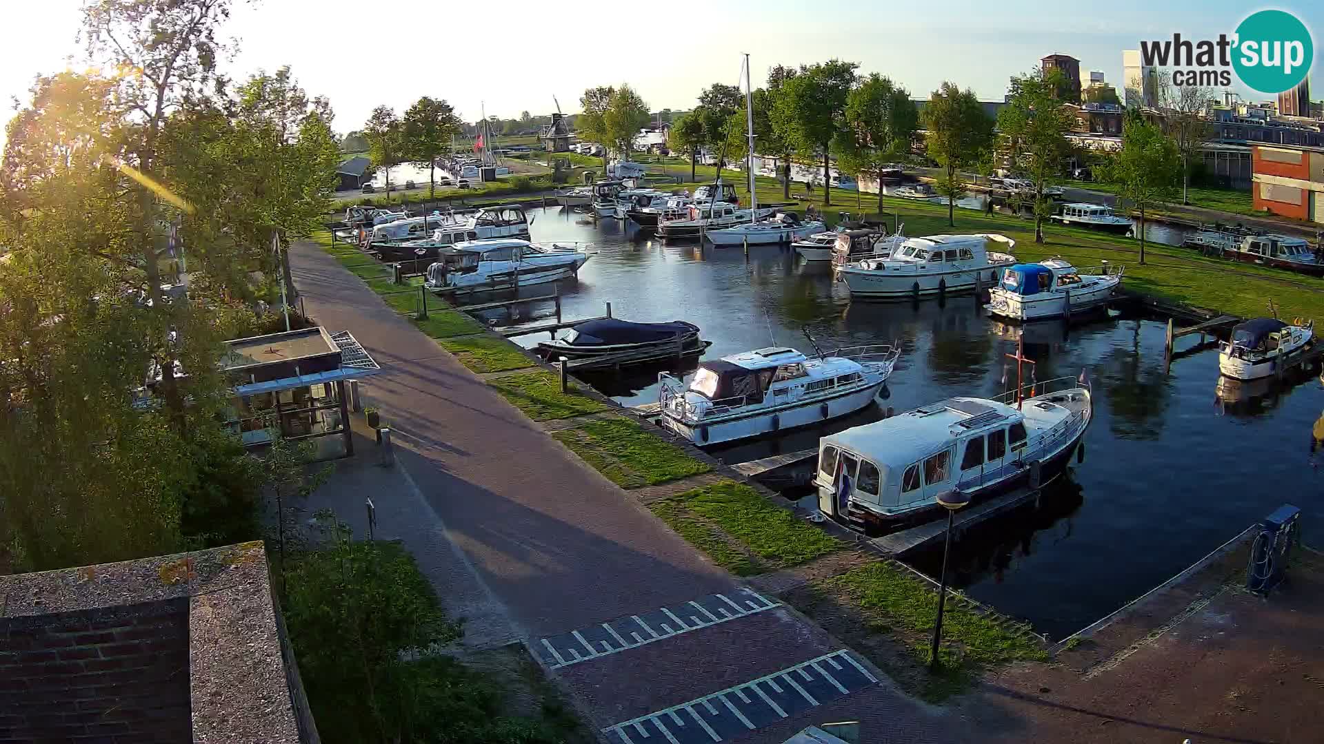 Joure harbour webcam – windmill view