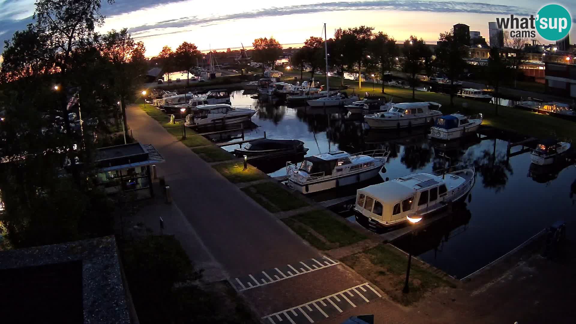 Joure harbour webcam – windmill view