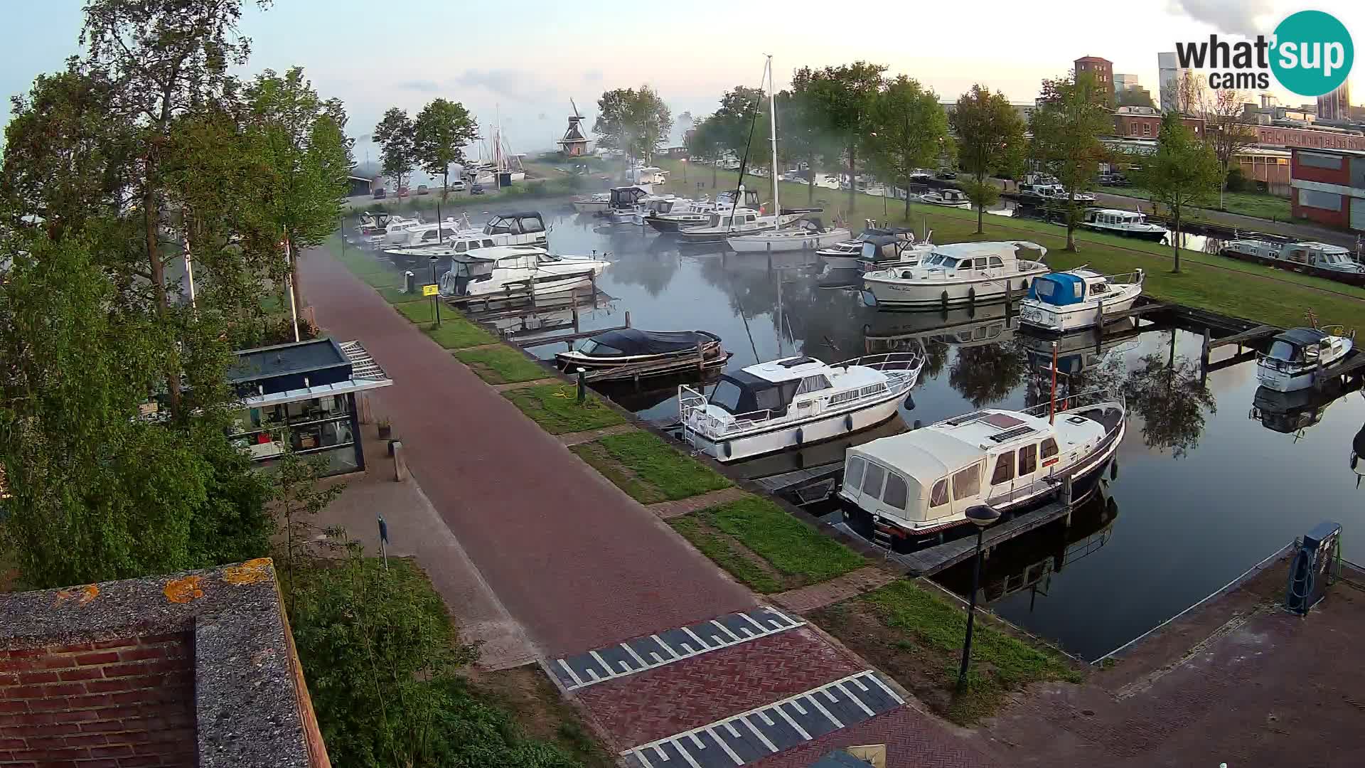 La marina di Joure livecam  – Vista del Mulino a vento