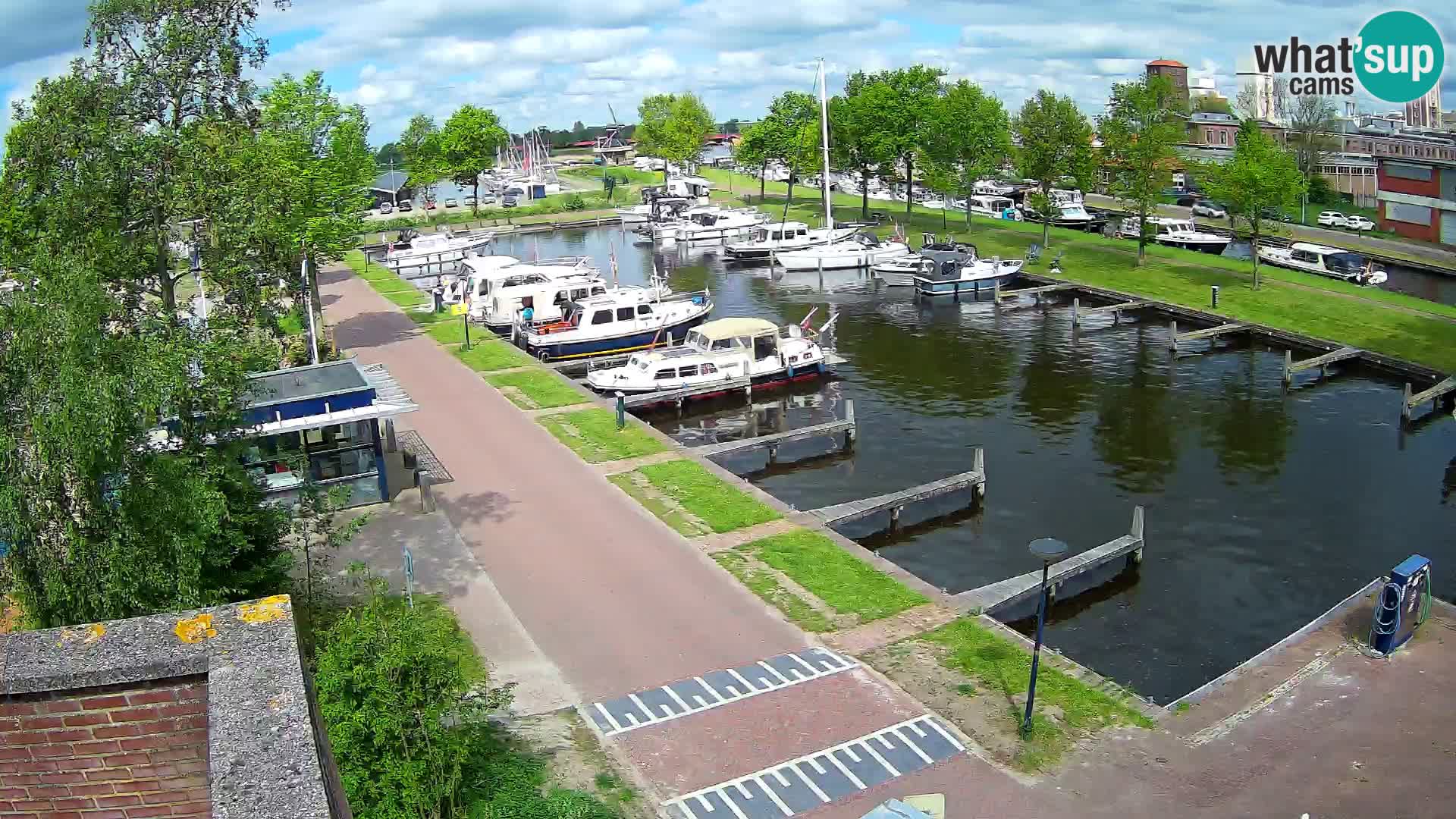 Joure harbour webcam – windmill view