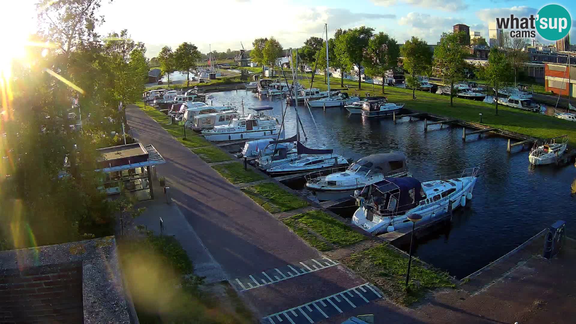 Joure harbour webcam – windmill view
