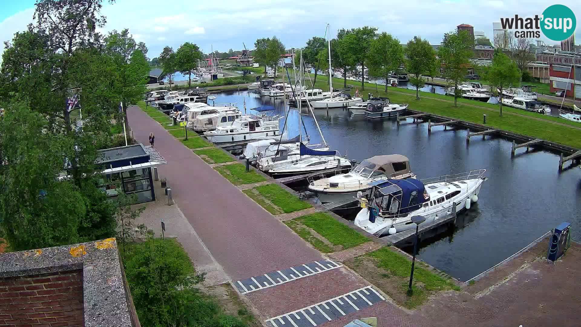 Joure harbour webcam – windmill view