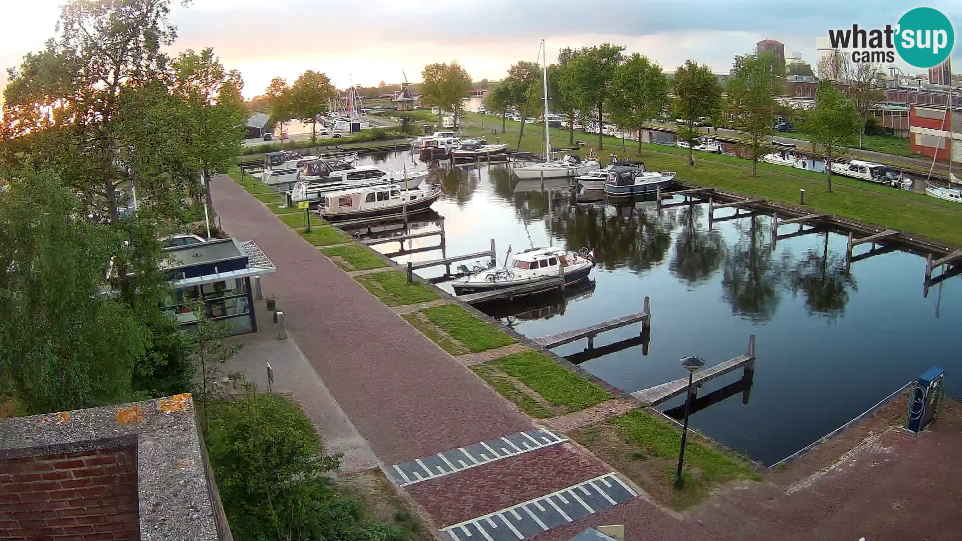 Joure harbour webcam – windmill view