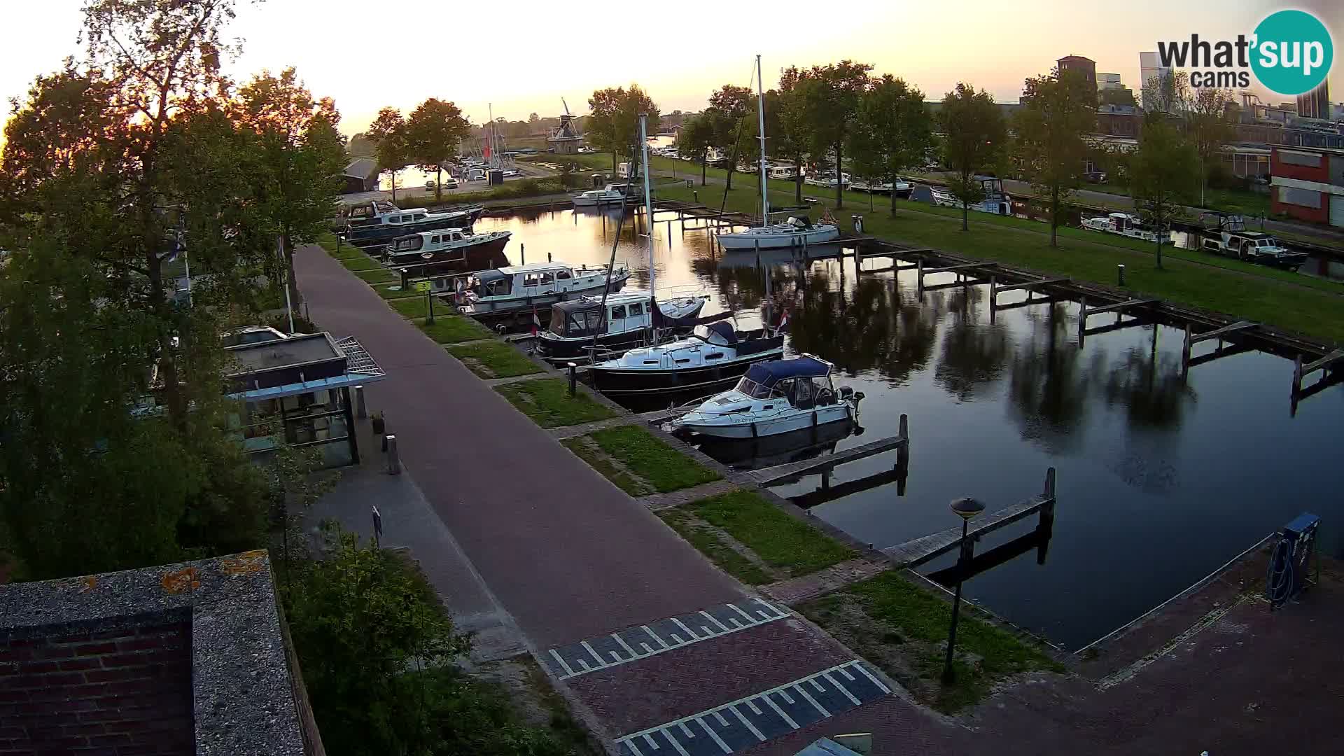 La marina di Joure livecam  – Vista del Mulino a vento