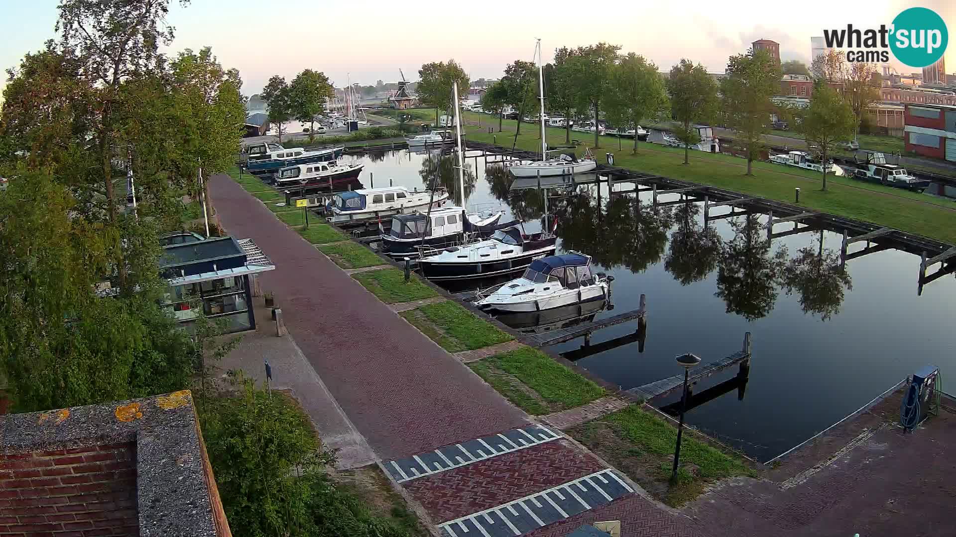 La marina di Joure livecam  – Vista del Mulino a vento