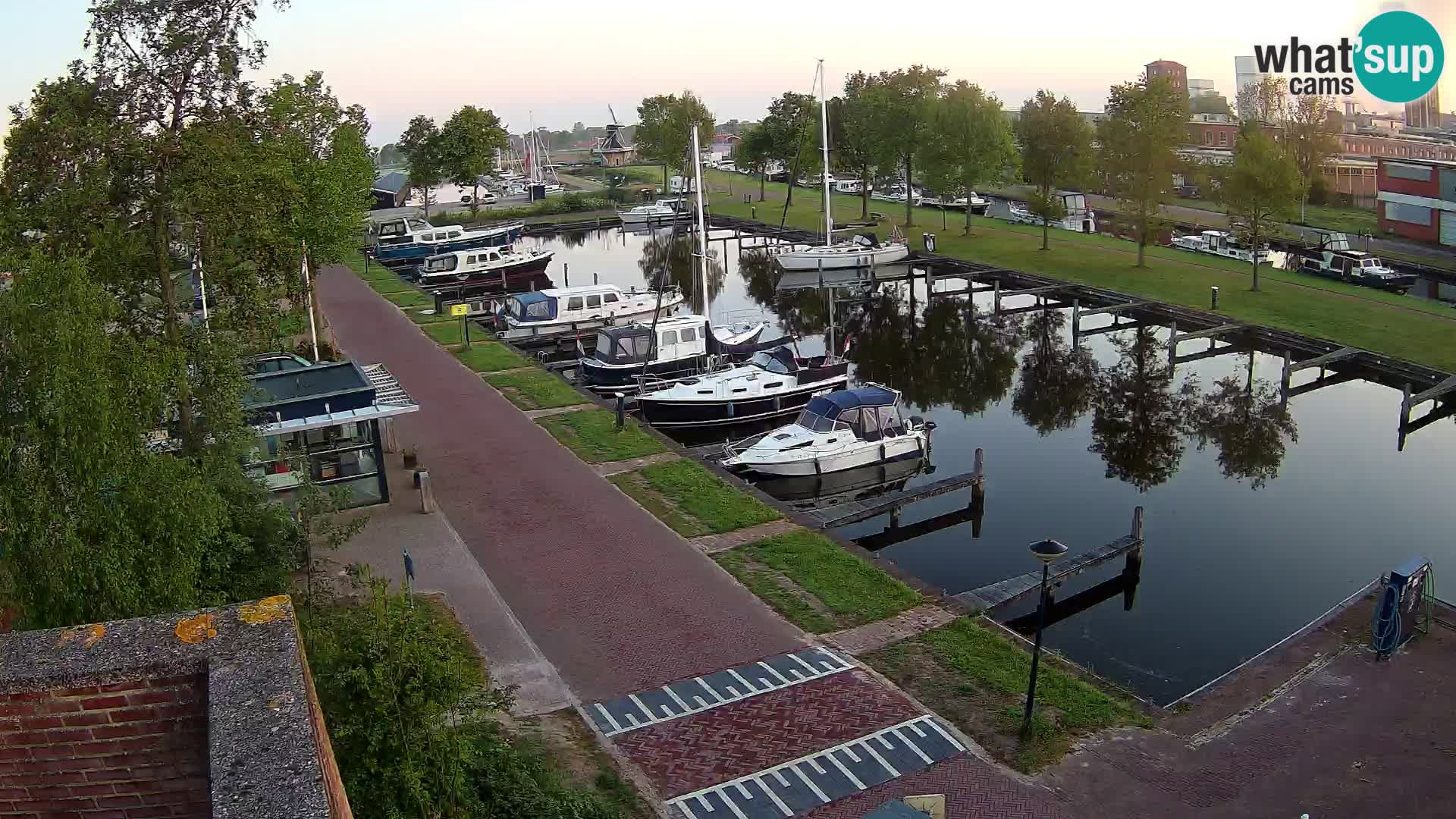 La marina di Joure livecam  – Vista del Mulino a vento