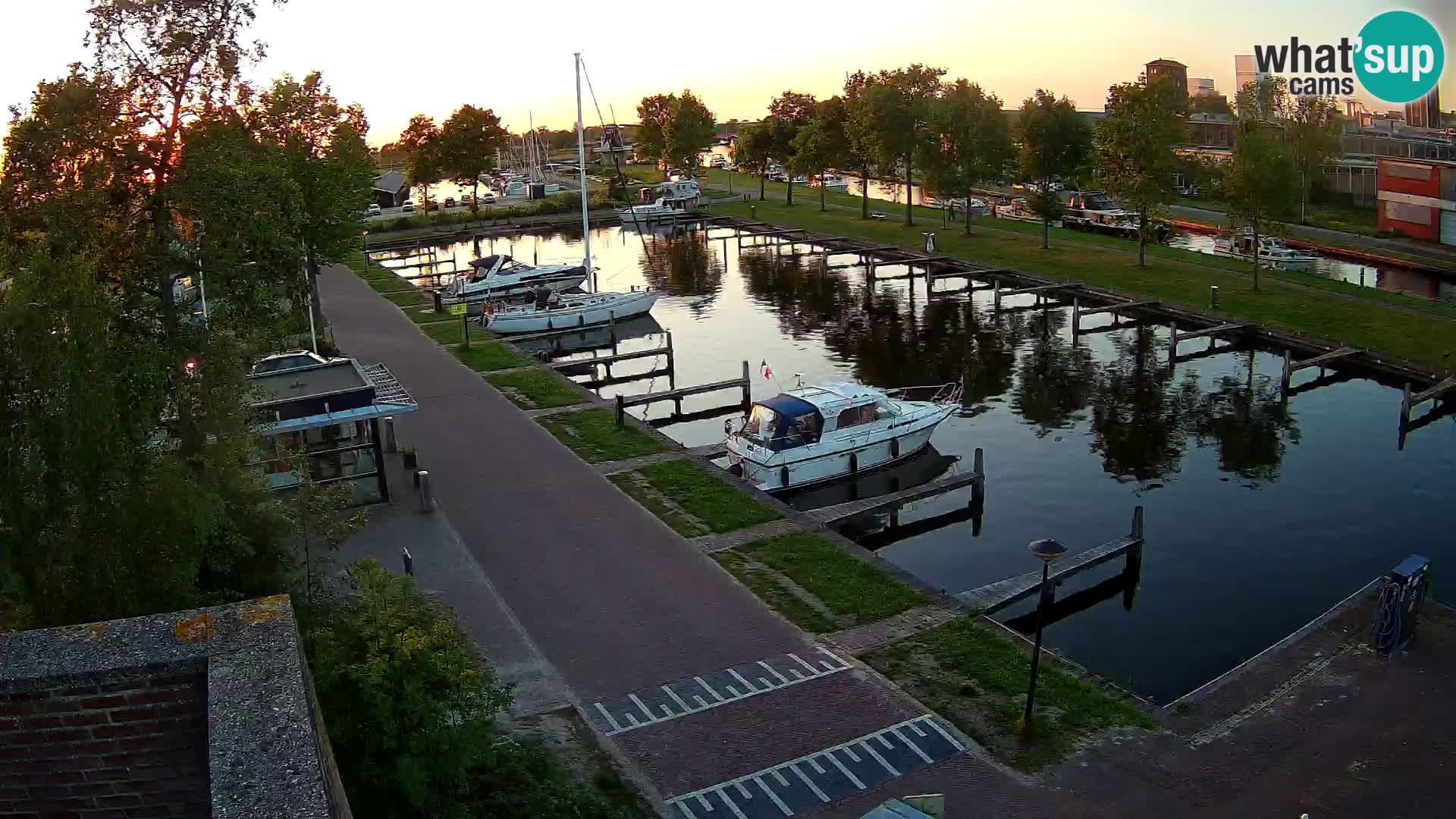 Joure harbour webcam – windmill view