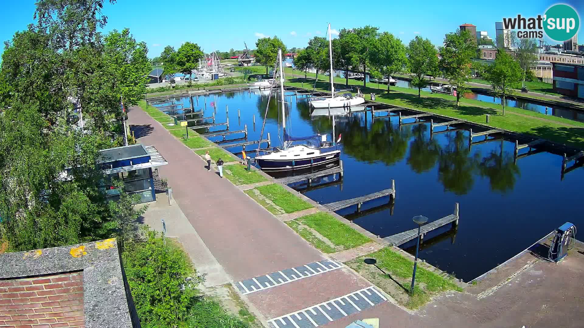 Joure harbour webcam – windmill view