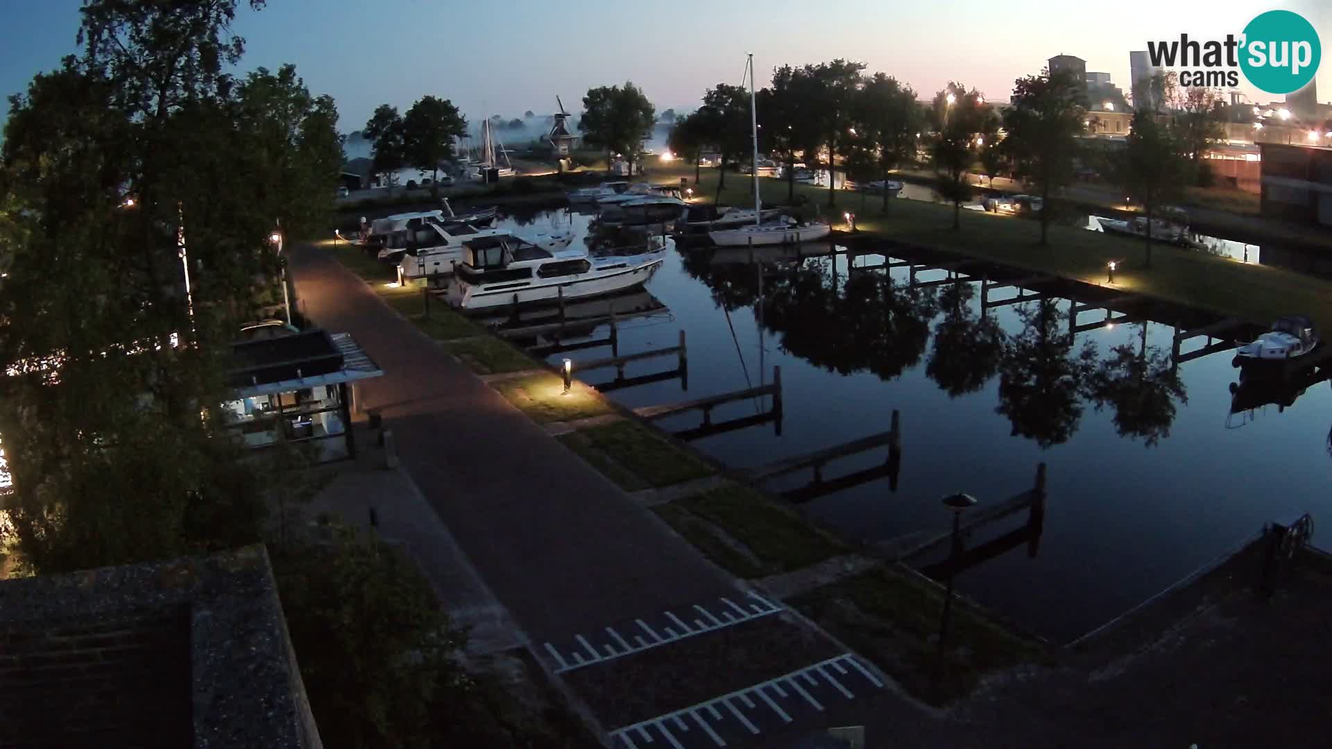 La marina di Joure livecam  – Vista del Mulino a vento
