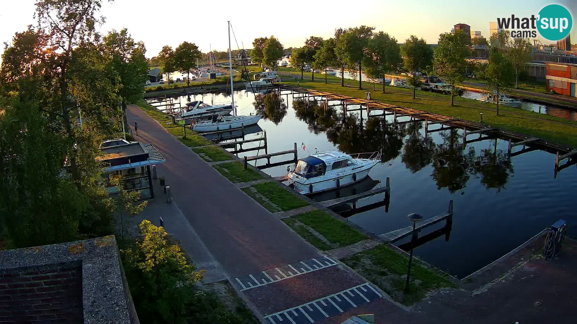 La marina di Joure livecam  – Vista del Mulino a vento