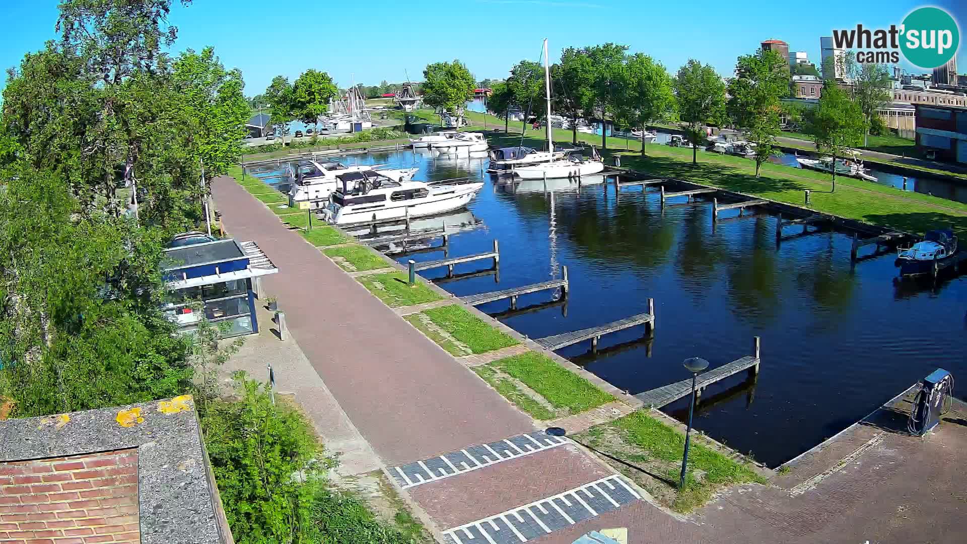 Joure harbour webcam – windmill view