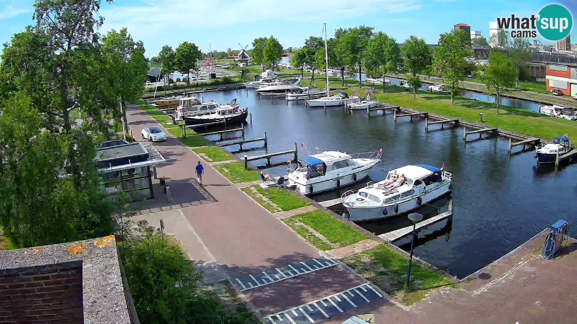 Joure harbour webcam – windmill view