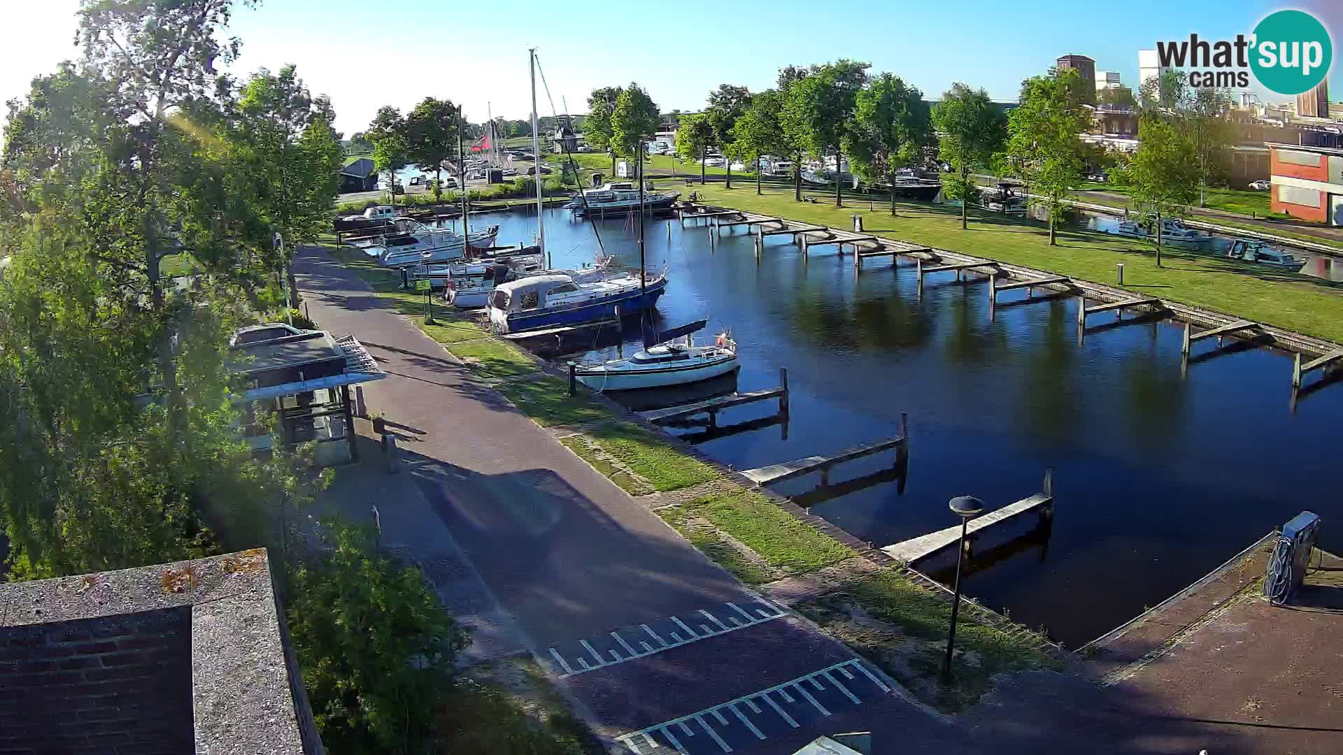 Joure harbour webcam – windmill view