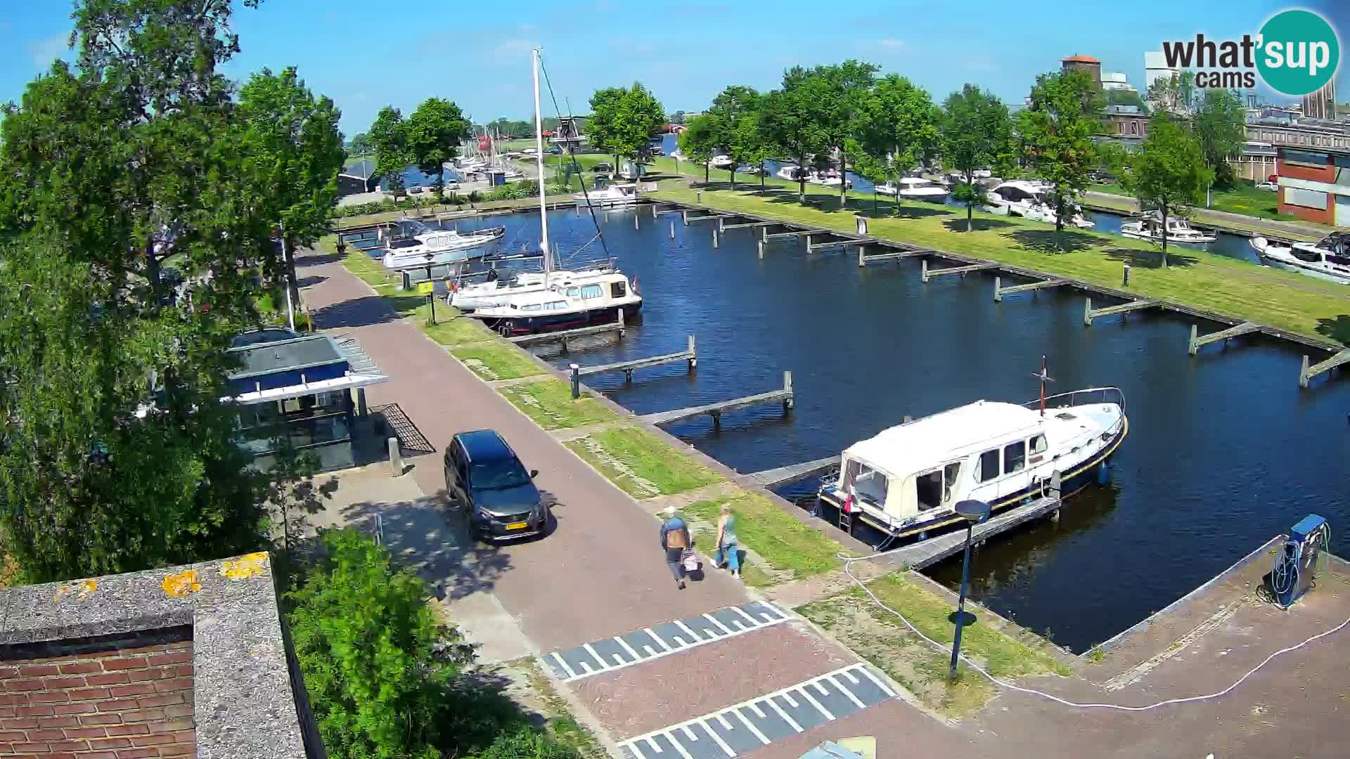 Joure harbour webcam – windmill view