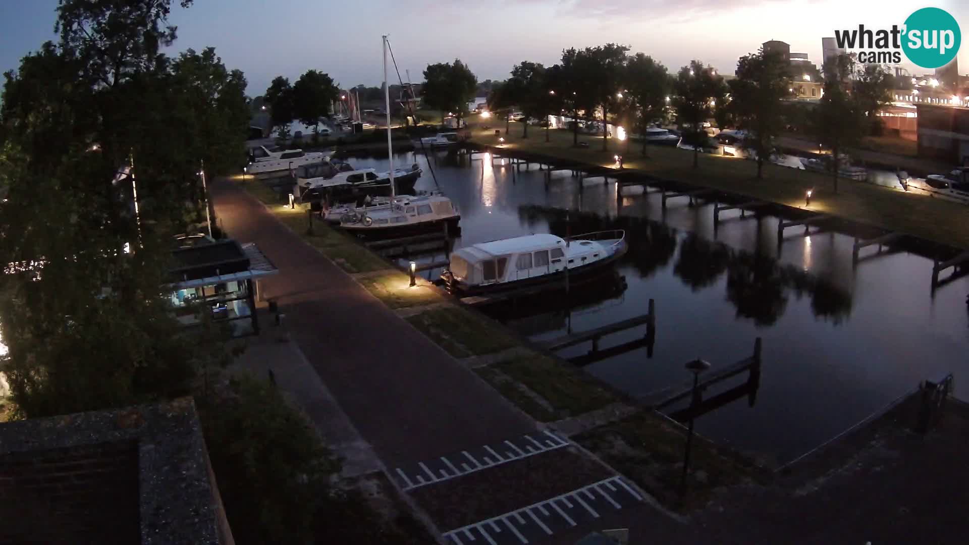 Joure harbour webcam – windmill view