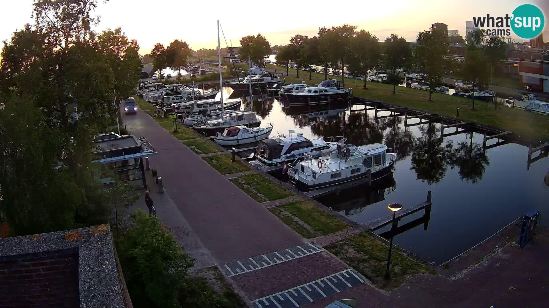 Joure harbour webcam – windmill view
