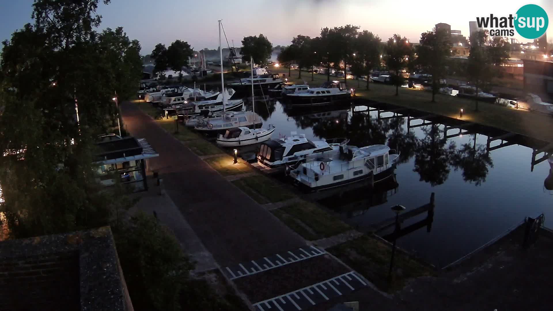 La marina di Joure livecam  – Vista del Mulino a vento
