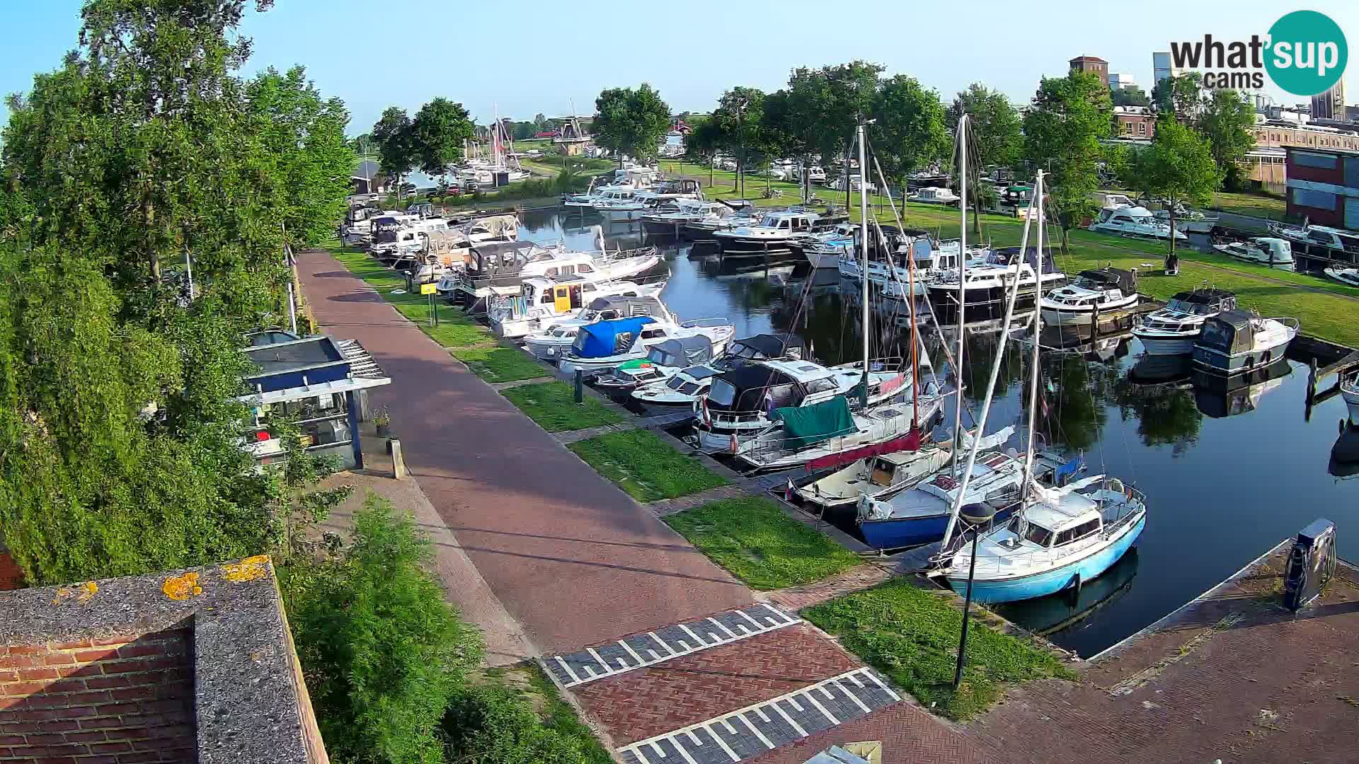 Joure harbour webcam – windmill view