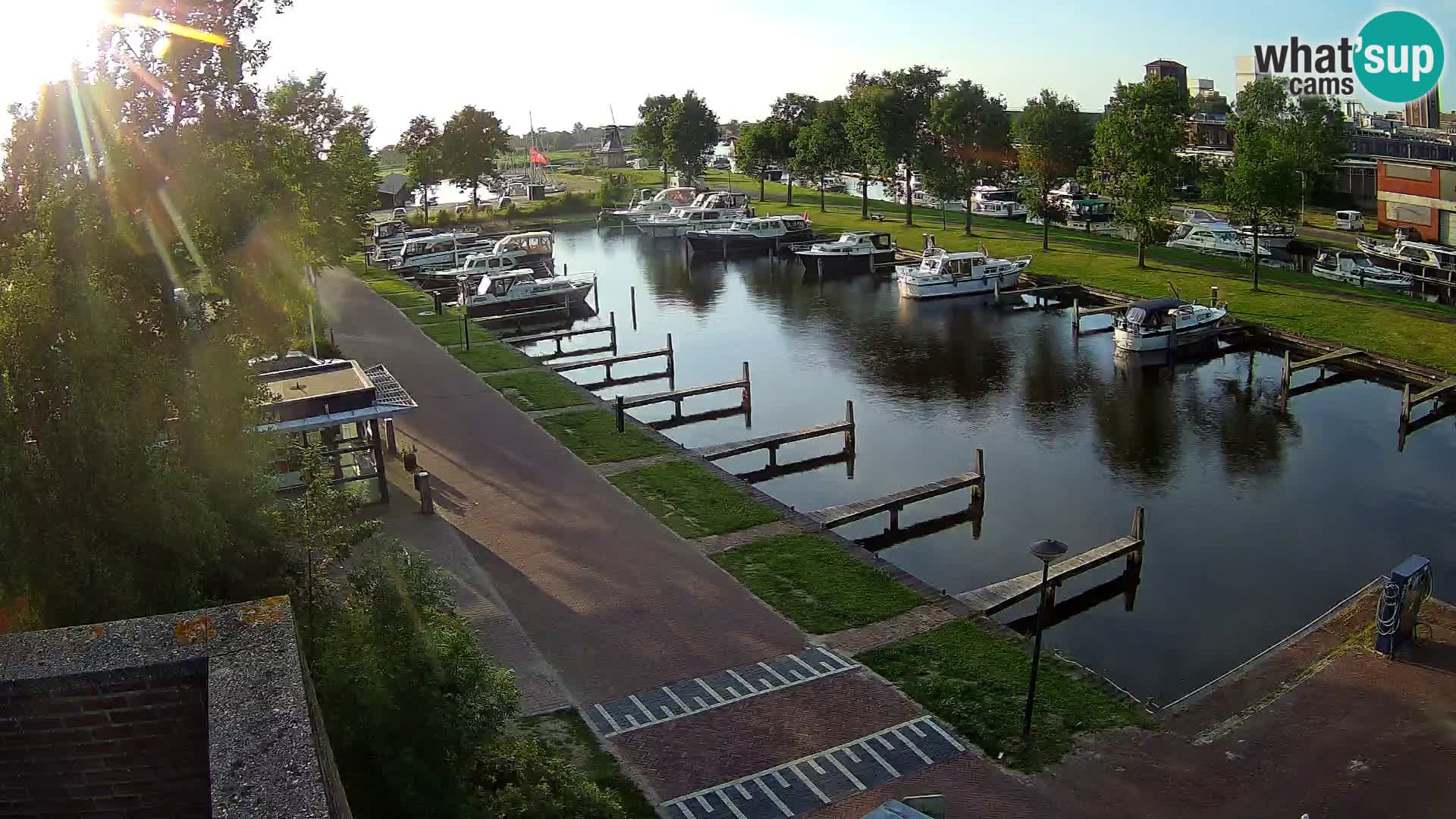 Joure harbour webcam – windmill view