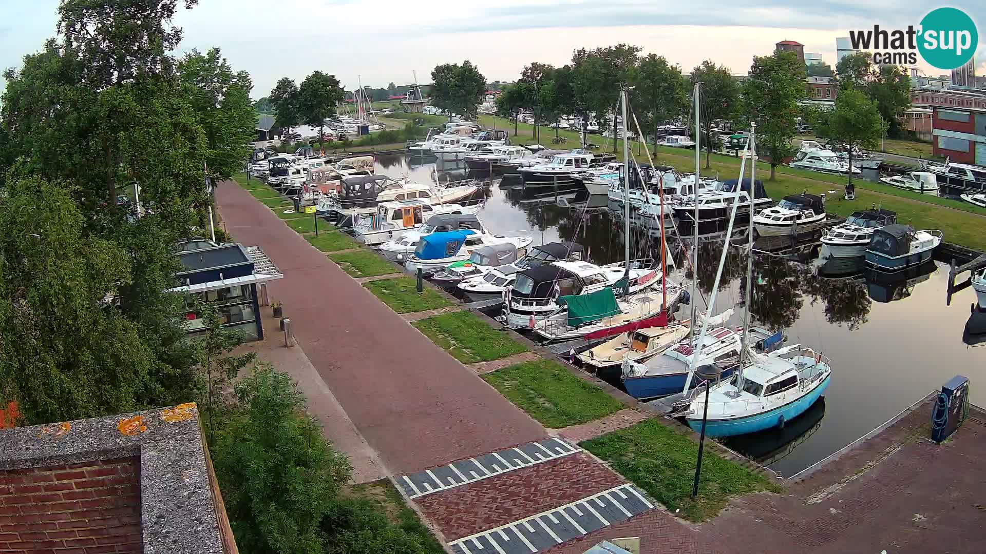 La marina di Joure livecam  – Vista del Mulino a vento