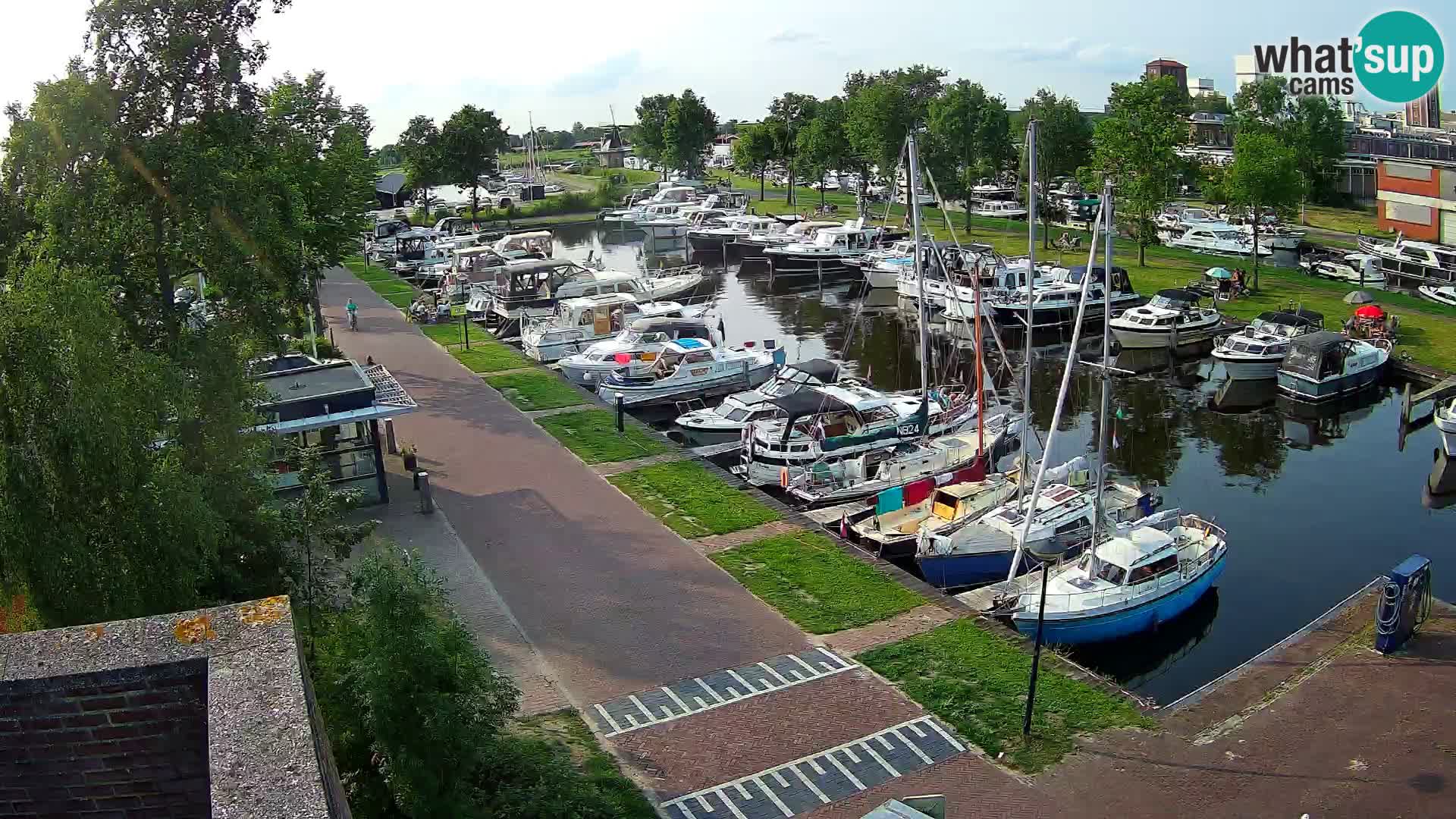 Joure harbour webcam – windmill view