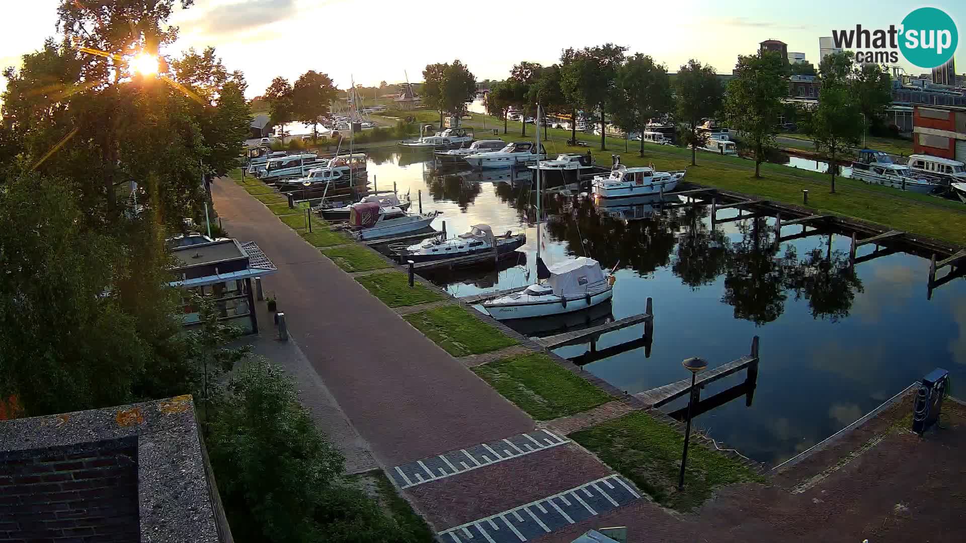 Joure harbour webcam – windmill view