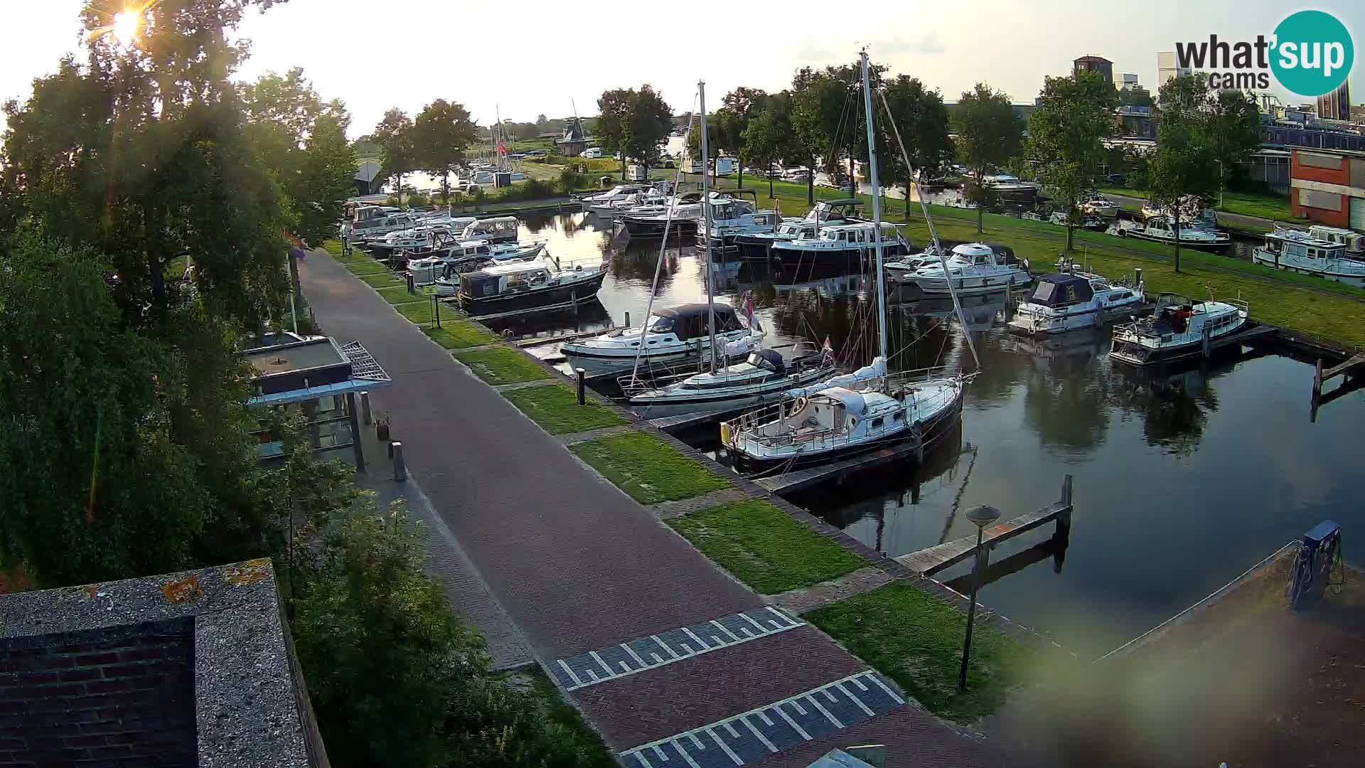 Joure harbour webcam – windmill view