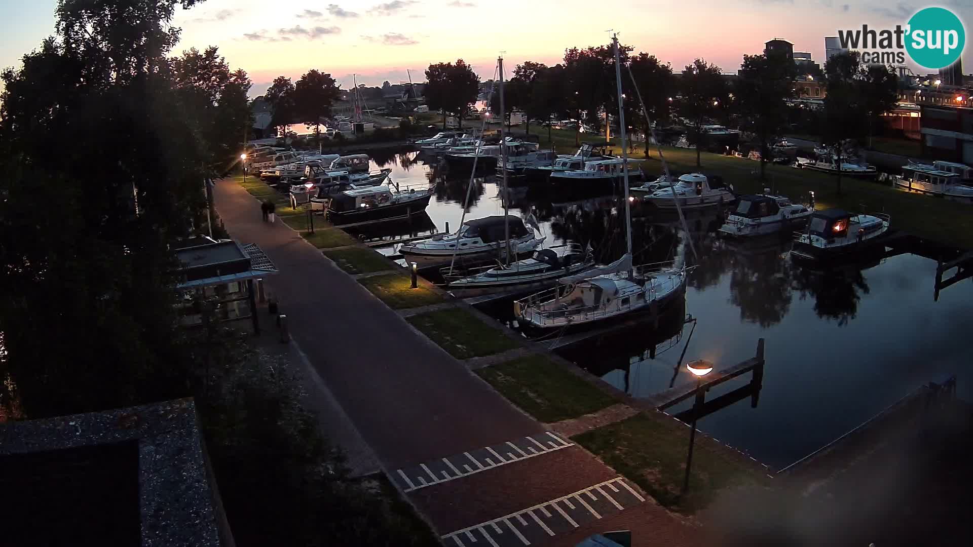 Joure harbour webcam – windmill view
