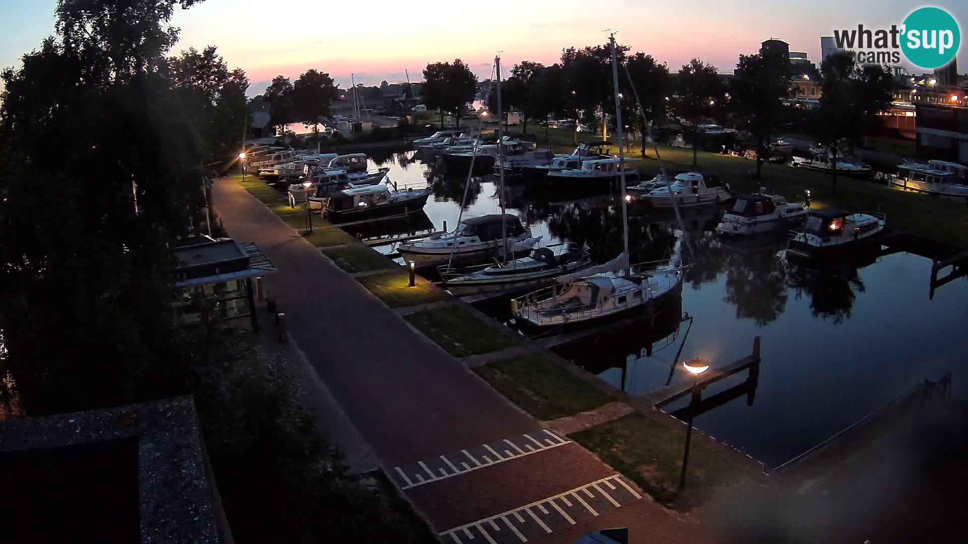 La marina di Joure livecam  – Vista del Mulino a vento