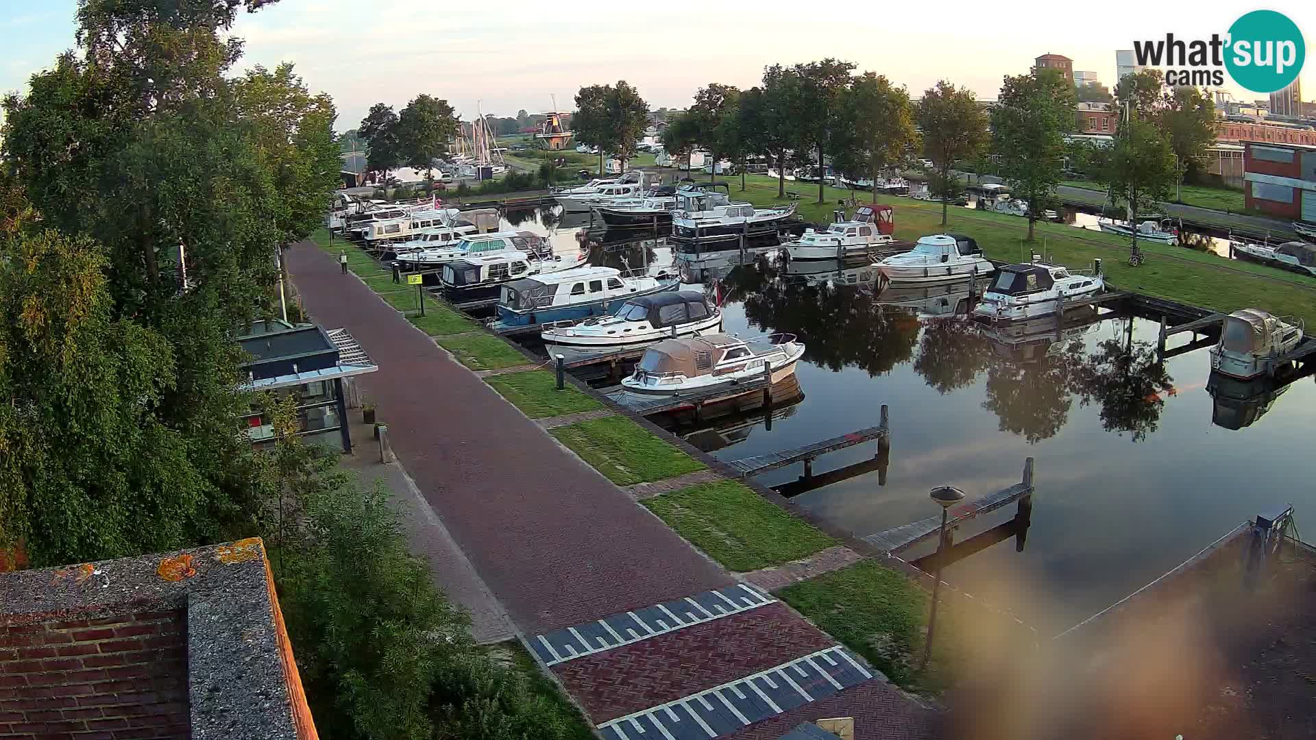 La marina di Joure livecam  – Vista del Mulino a vento