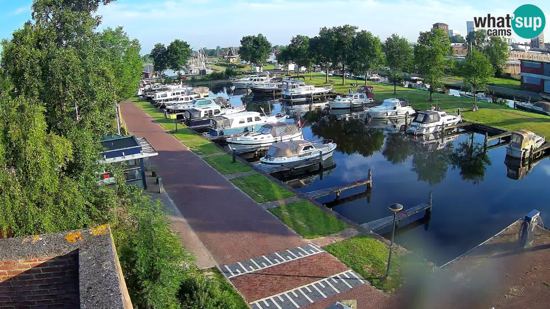 Joure harbour webcam – windmill view
