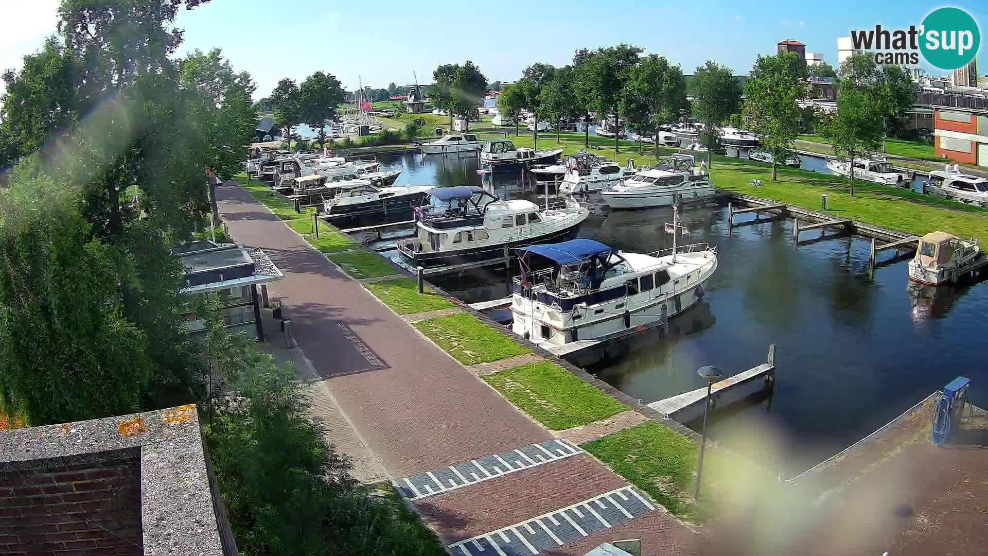 La marina di Joure livecam  – Vista del Mulino a vento