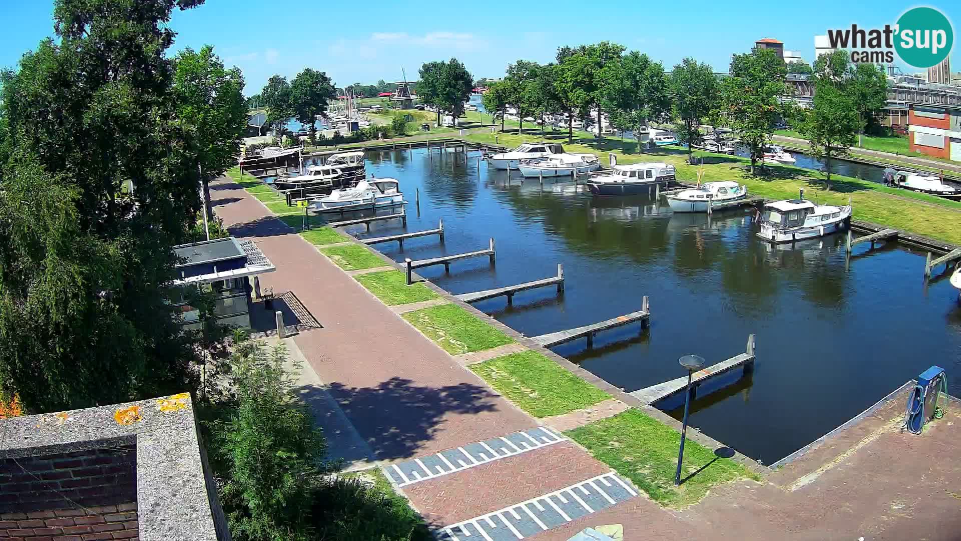 Joure harbour webcam – windmill view