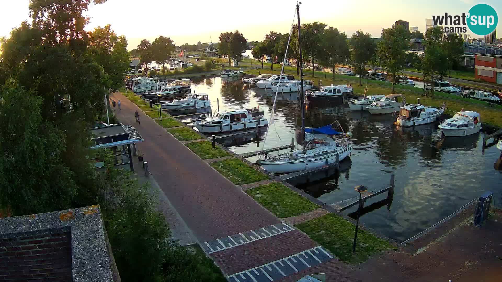Joure harbour webcam – windmill view