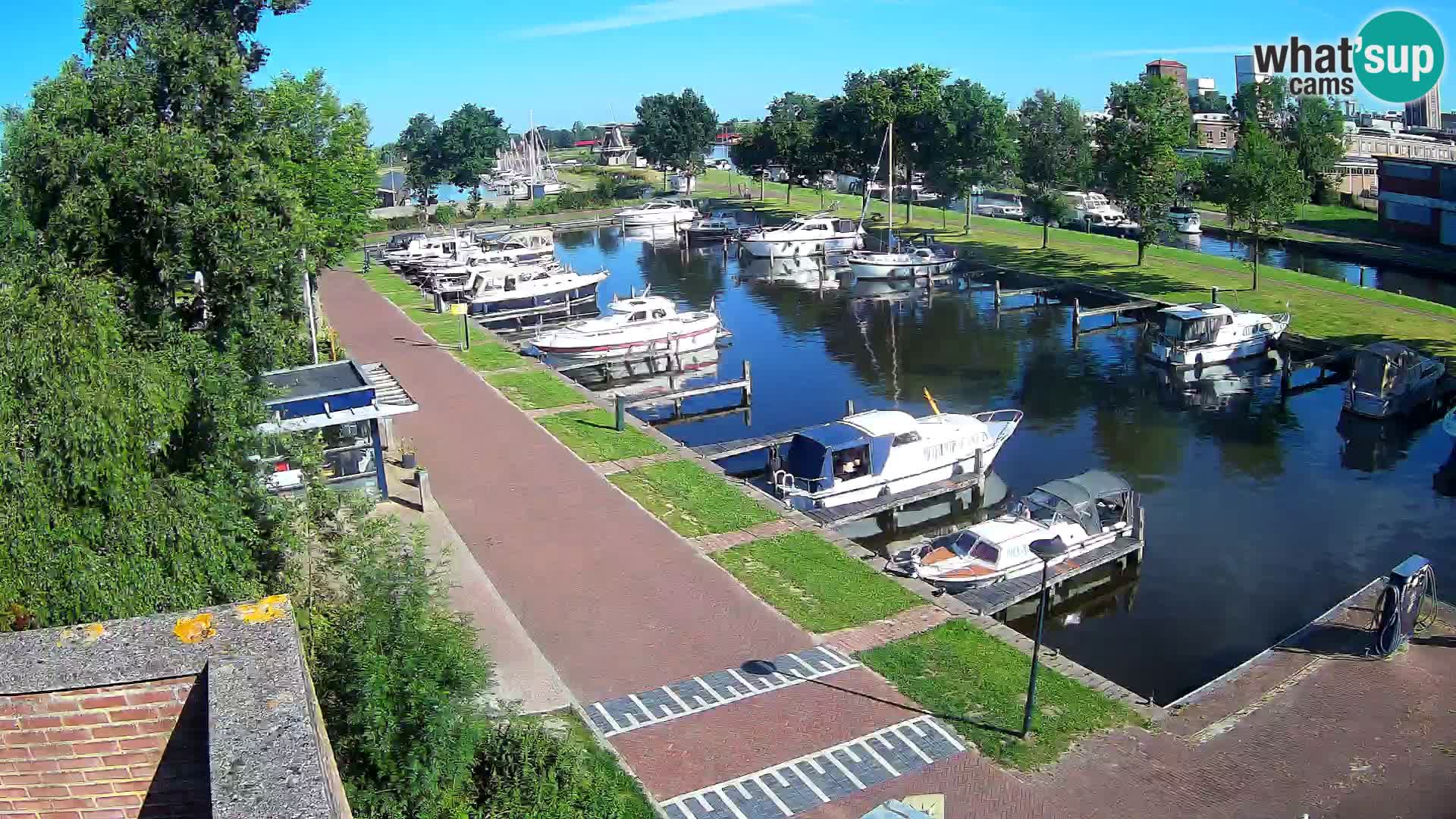 Joure harbour webcam – windmill view